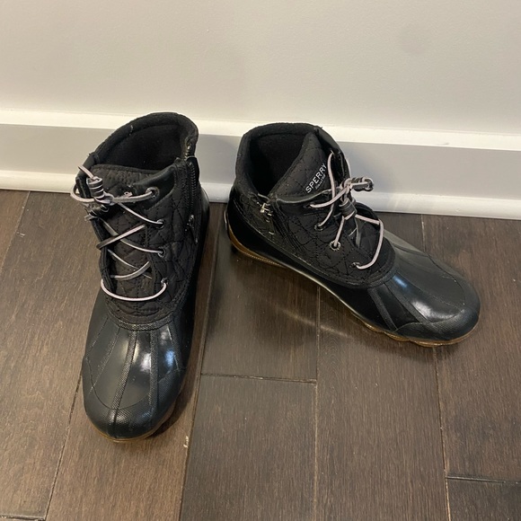 Sperry waterproof boots in black with brown rubber sole, Size: 6.5 - Picture 2 of 10